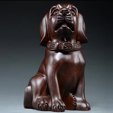 Sculpture de chien en bois