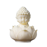 Statue de bouddha dans un lotus