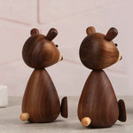 Statue en bois d'ours mignon