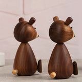 Statue en bois d'ours mignon