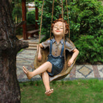 Statue d'enfant sur balançoire