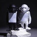Gorille noir et blanc statue déco