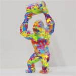 Statue de gorille multicolore